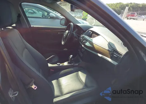 2013 BMW X1 xDrive28I z USA, uszkodzony, nr VIN WBAVL1C57DVR82349